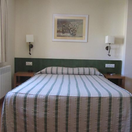 Hotel Galayos Hoyos del Espino Phòng bức ảnh