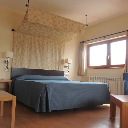Hotel Galayos Hoyos del Espino Ngoại thất bức ảnh
