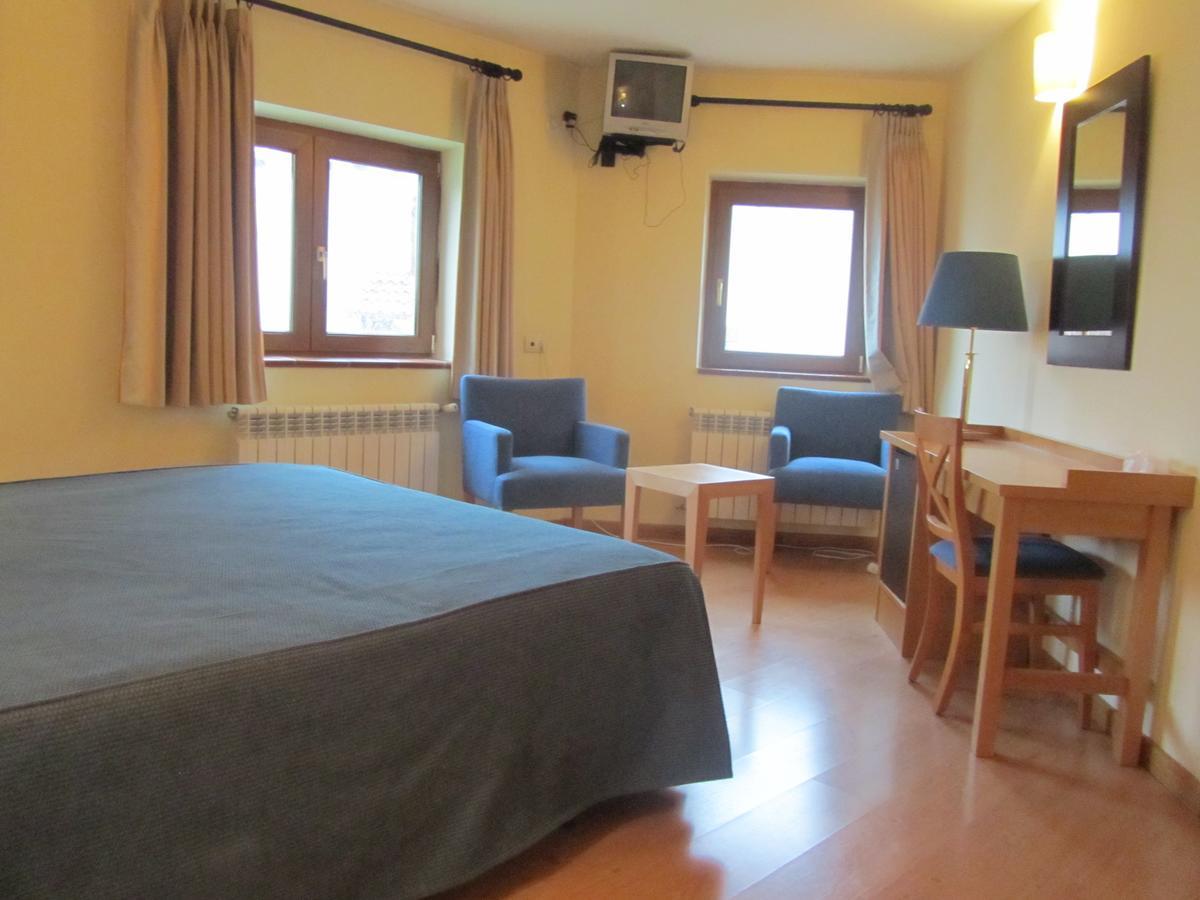 Hotel Galayos Hoyos del Espino Ngoại thất bức ảnh