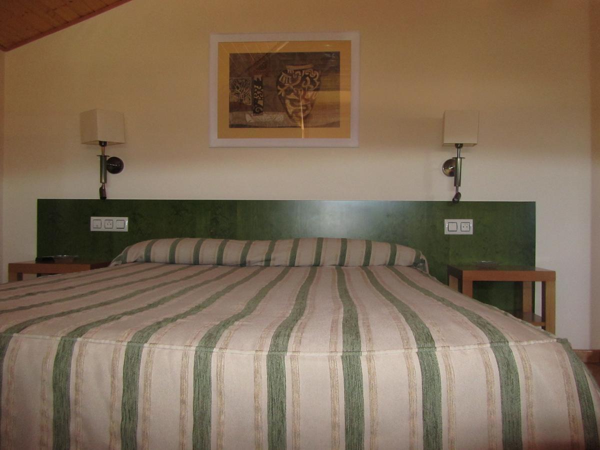 Hotel Galayos Hoyos del Espino Ngoại thất bức ảnh