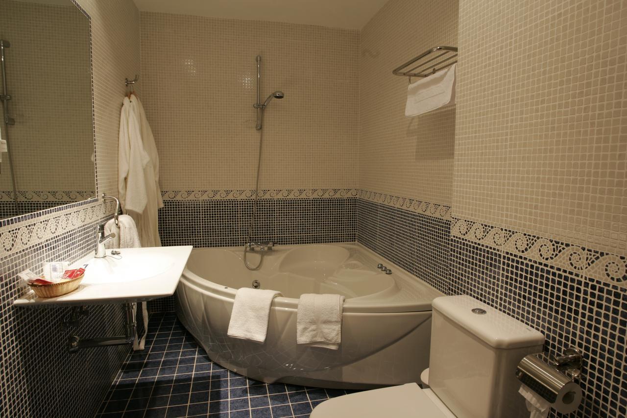 Hotel Galayos Hoyos del Espino Ngoại thất bức ảnh