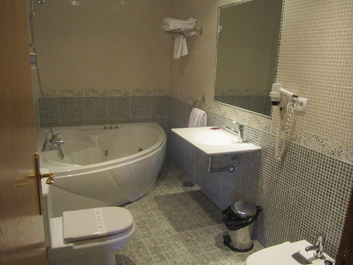 Hotel Galayos Hoyos del Espino Ngoại thất bức ảnh